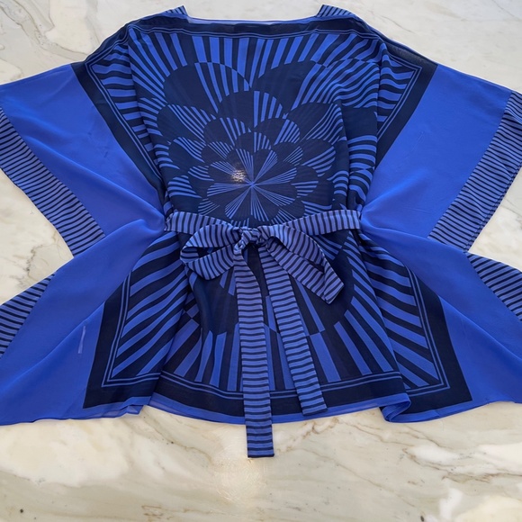 BCBG BLUE BLACK BELTED PONCHO TOP SIZE XS NWOTS! - Picture 10 of 16